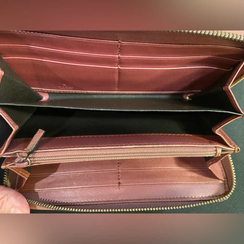 π₯SALE GUCCI ~ Micro GG ~ Patent Leather ~ Raspberry ~ Zip Around π - Picture 9 of 16